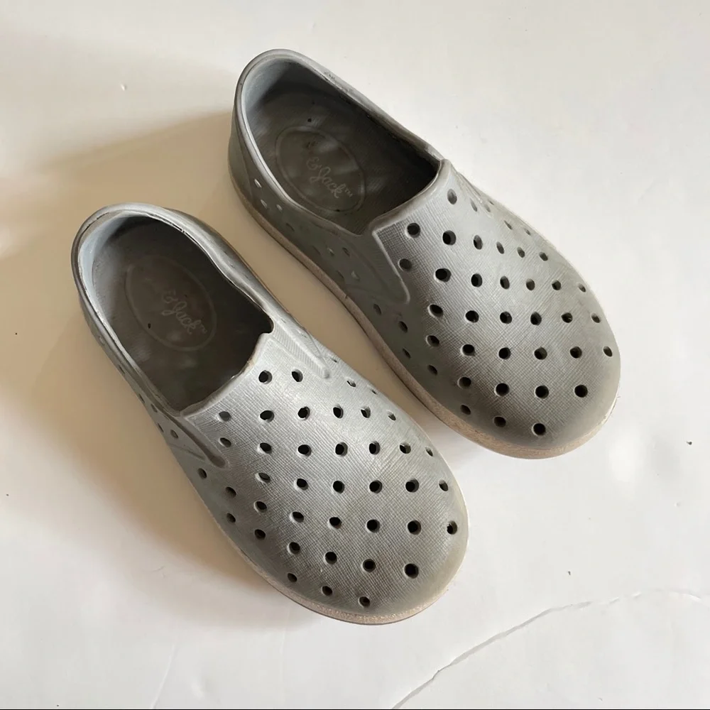 Cat & Jack gray perforated